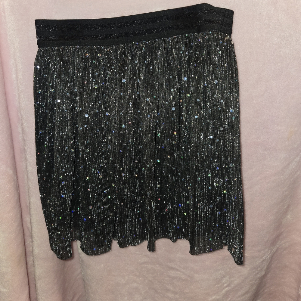 Forever 21 Black Holographic Glitter Pleated Skirt